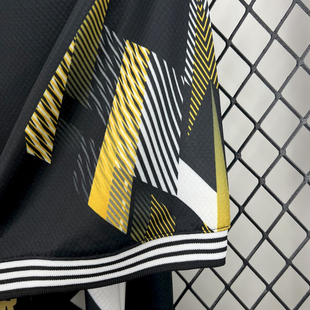 Real Madrid 2025/26 Retro Special Edition Jersey