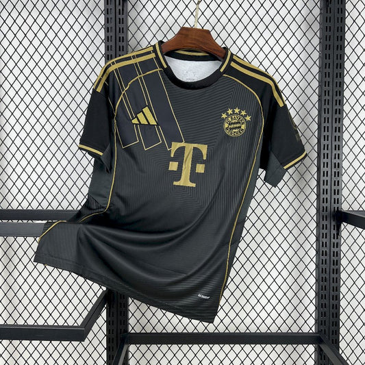 Men’s Bayern Munich 2025/26 Black Gold Special Edition Jersey